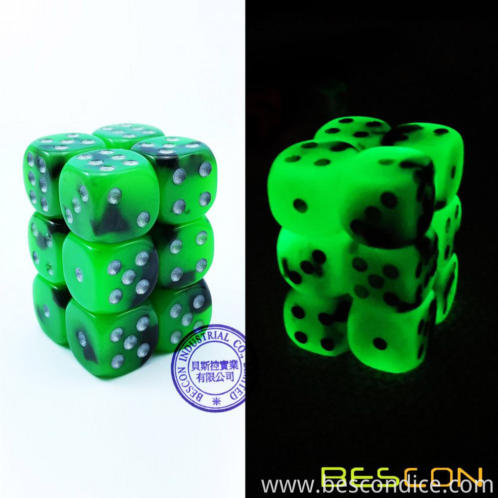 Two Tone Glowing Dice D6 16mm 4 Two Tone Glowing Dice D6 16mm 4